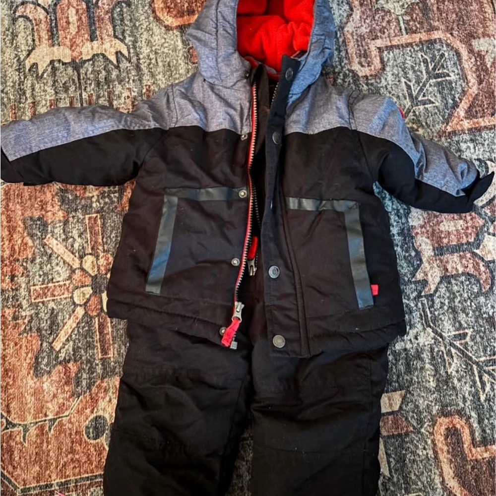 Carter's Black/Red Snowsuit Set size 18M